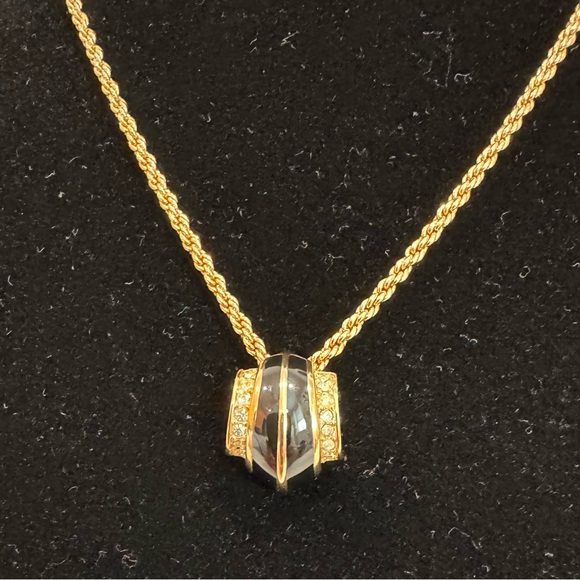 4. Christian Dior Crystals Shell Necklace - Picture 4 of 16